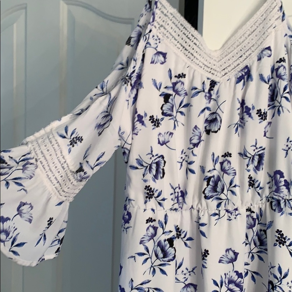Beautiful floral dress with crochet sleeves